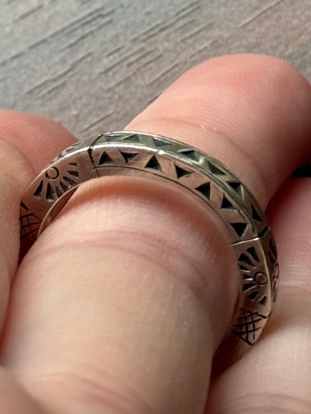 Vintage Southwestern Sterling Silver Stamped Ring with Triangle and Sun Motif - Picture 5 of 6